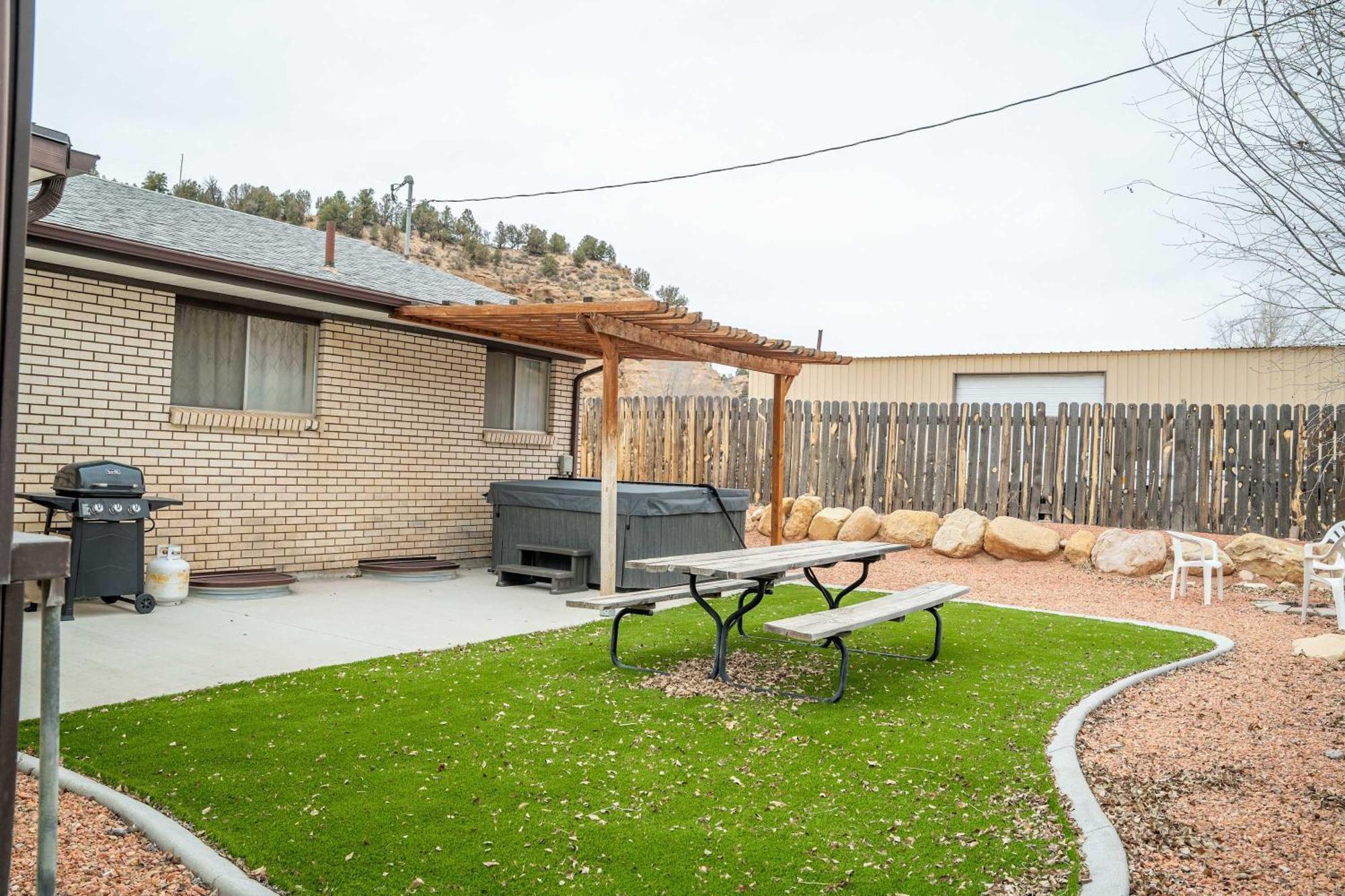 Private Hot Tub Less Than 30 Min To Zion National Park Orderville Exterior photo